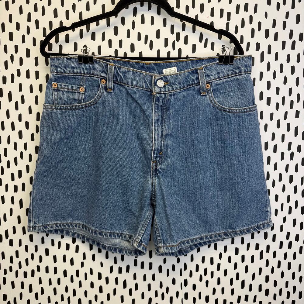 Vintage Y2K Levi's Denim Shorts med Wash Women’s 14R Jorts Cotton 5” Inseam - Picture 2 of 7